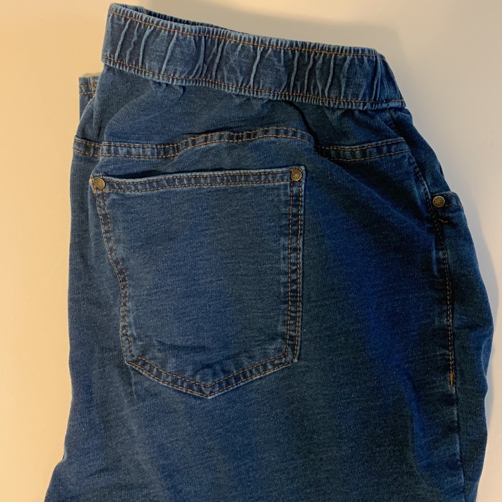 Women 2X Catherine’s knit pull on jeans - Picture 5 of 5